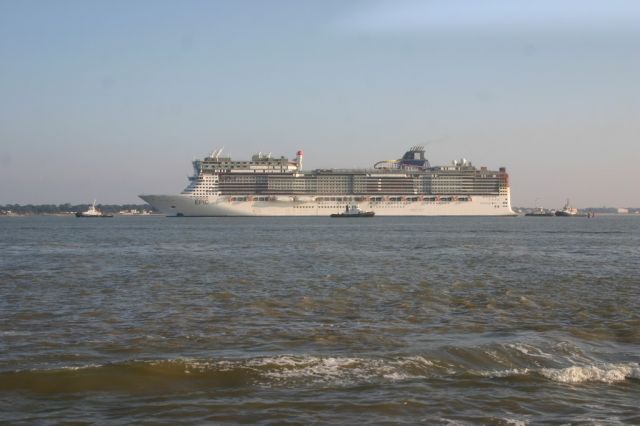 Norwegian Epic - estuaire de la Loire - 14 fevrier 2010 (06).JPG
